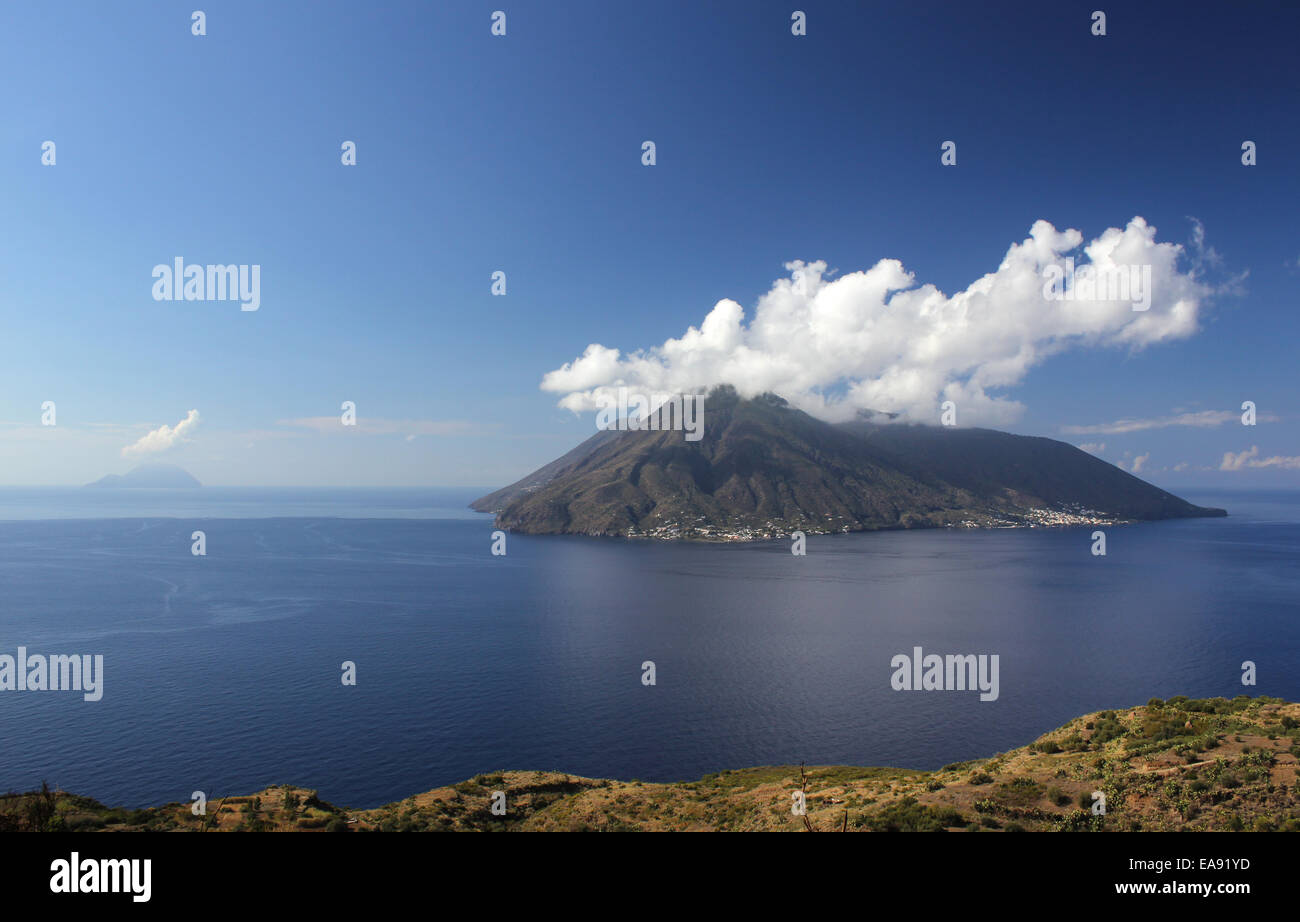 Vu de l'île de Salina dans l'archipel des Eoliennes Lipari Banque D'Images