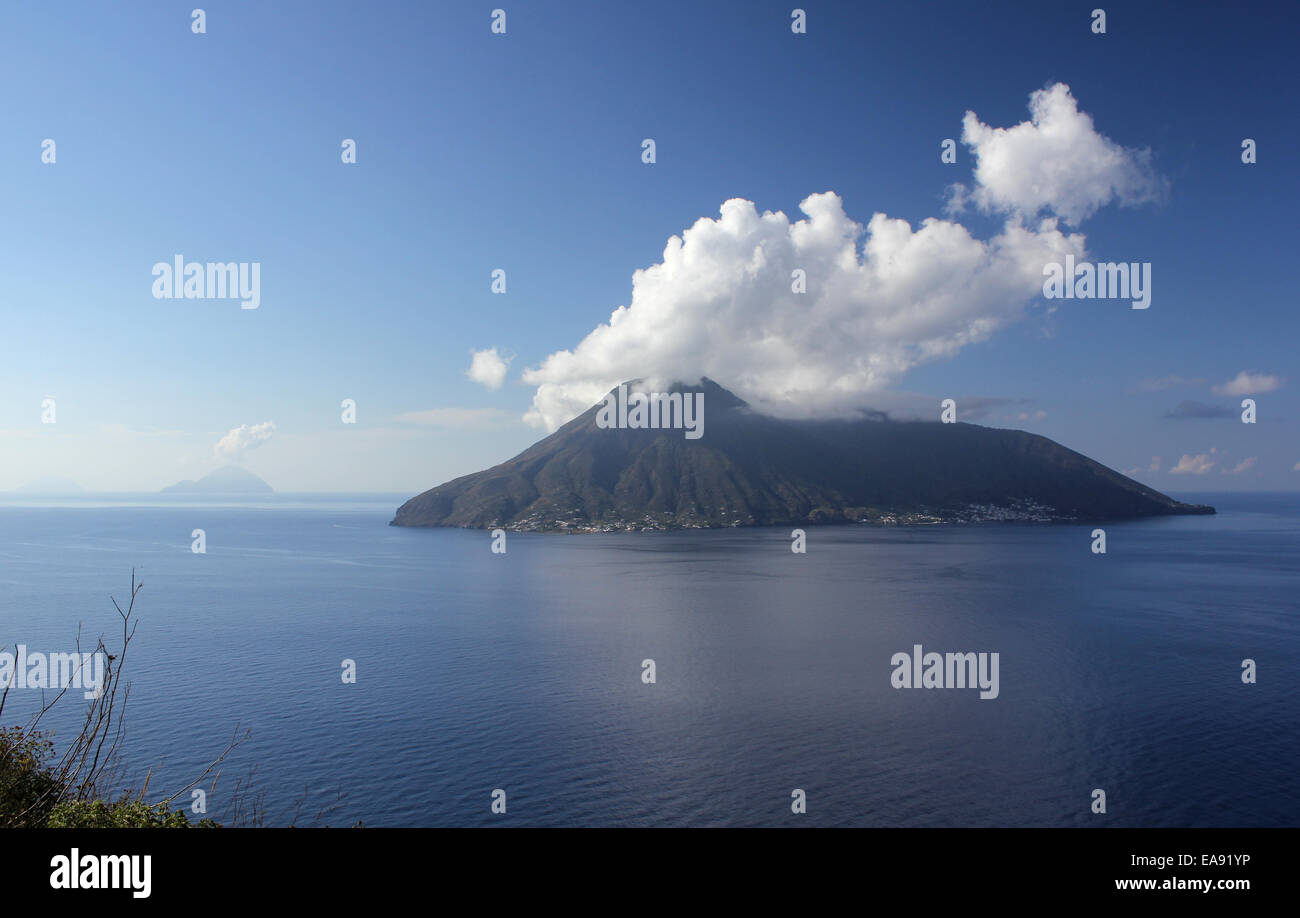 Vu de l'île de Salina dans l'archipel des Eoliennes Lipari Banque D'Images