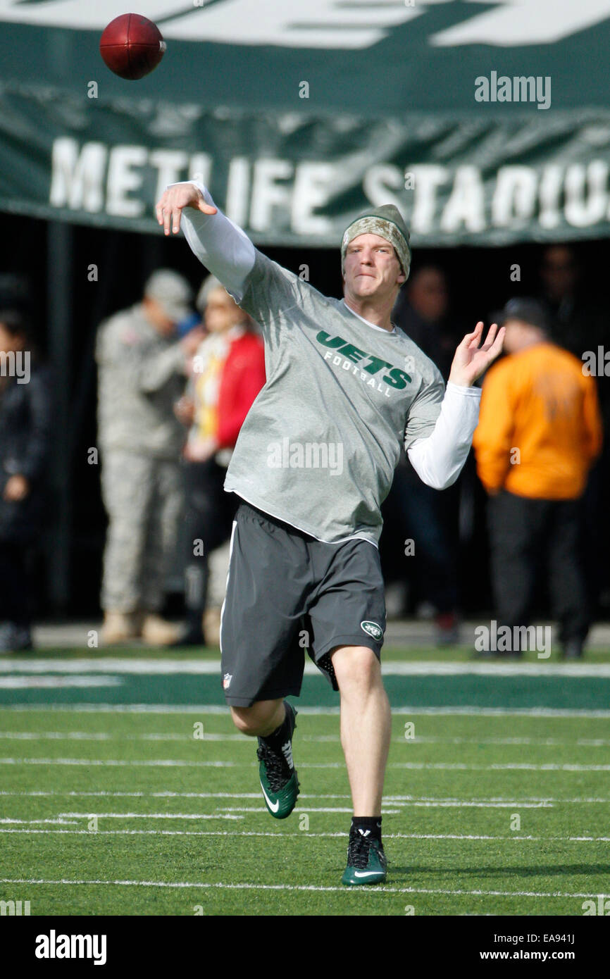 East Rutherford, New Jersey, USA. 09Th Nov, 2014. East Rutherford, New Jersey, USA. Nov 9, 2014. New York Jets Quarterback Matt Simms (5) jette une note au cours de la NFL match entre les Pittsburgh Steelers et les New York Jets à MetLife Stadium à East Rutherford, New Jersey. Christopher (Szagola/Cal Sport Media) © csm/Alamy Live News Crédit : Cal Sport Media/Alamy Live News Banque D'Images