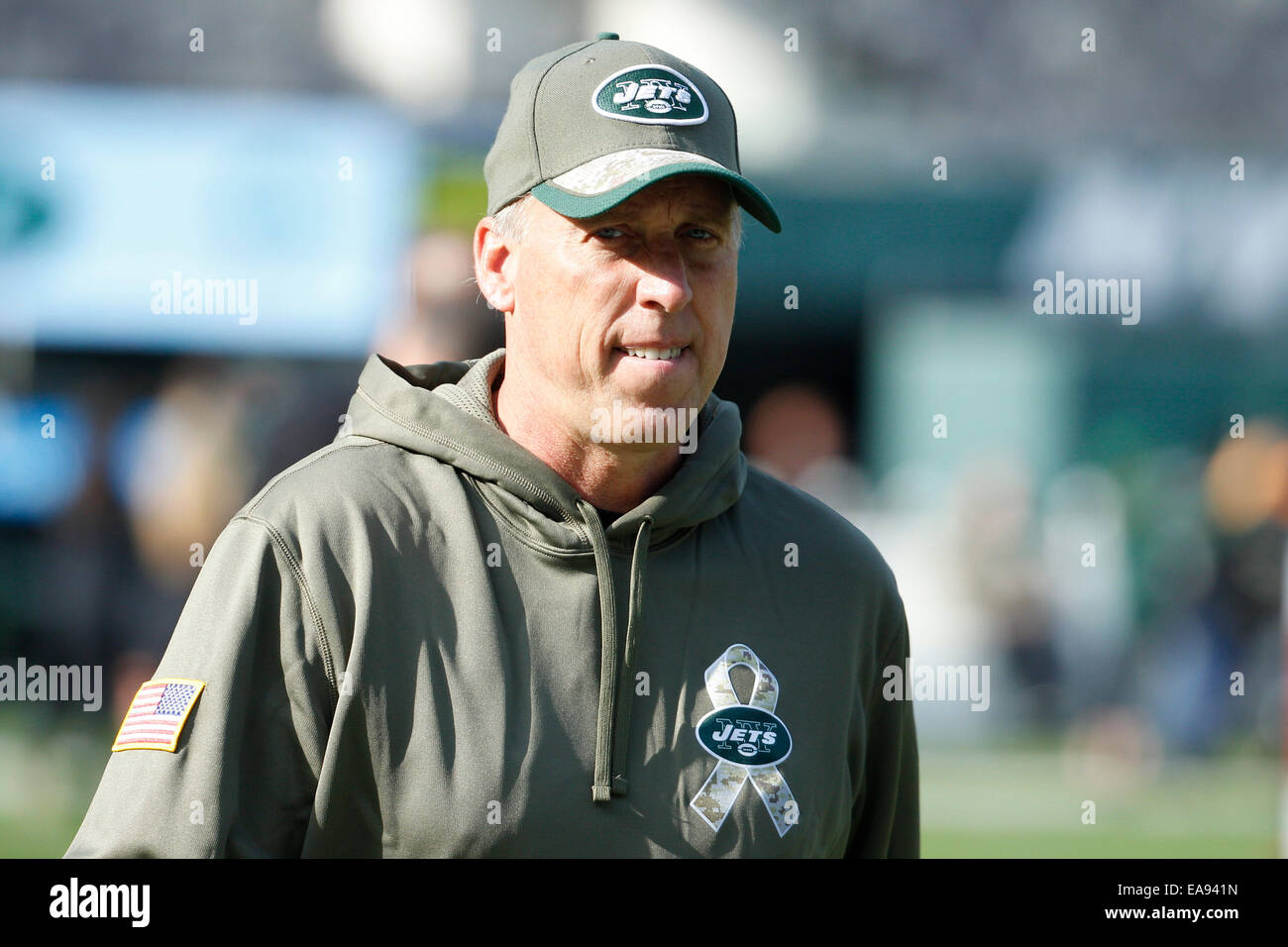 East Rutherford, New Jersey, USA. 09Th Nov, 2014. East Rutherford, New Jersey, USA. Nov 9, 2014. New York Jets directeur général John Idzik Jr. ressemble sur pendant le match de la NFL entre les Pittsburgh Steelers et les New York Jets à MetLife Stadium à East Rutherford, New Jersey. Christopher (Szagola/Cal Sport Media) © csm/Alamy Live News Crédit : Cal Sport Media/Alamy Live News Banque D'Images