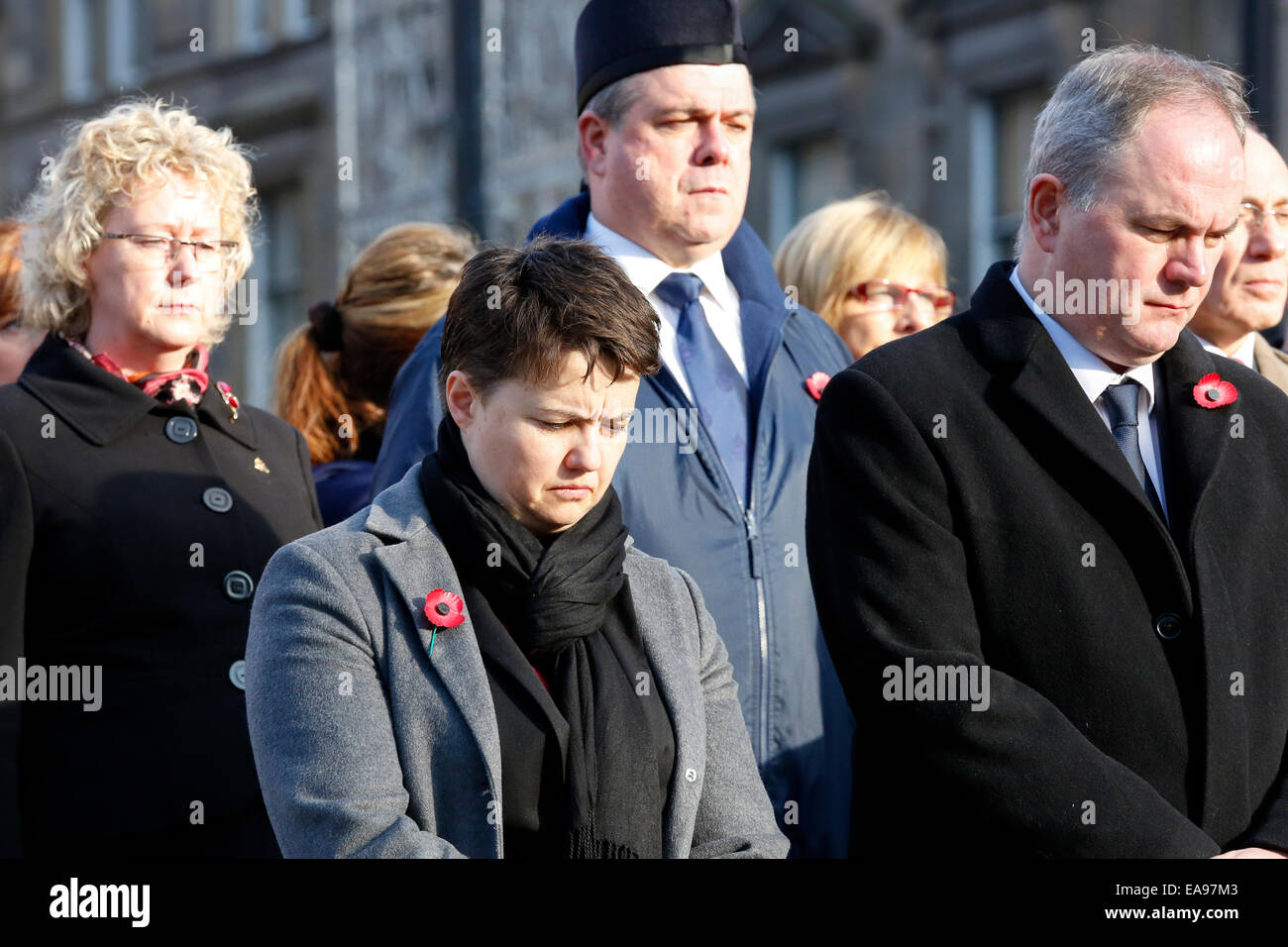 Glasgow, Royaume-Uni. 09Th Nov, 2014. Le Défilé du Jour du Souvenir a eu lieu au cénotaphe de George Square, Glasgow, à l'extérieur de la ville, chambres. Tous les régiments écossais et des services armés, étaient représentés à la parade et plusieurs dignitaires et membres du Parlement écossais a également assisté à déposer des couronnes, dont Nicola Sturgeon, Premier Ministre désigné, Johanne Lamont, ancien chef du Parti travailliste en Ecosse et Ruth Davidson, chef de la Scottish conservateurs. Credit : Findlay/Alamy Live News Banque D'Images