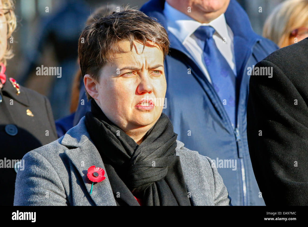 Glasgow, Royaume-Uni. 09Th Nov, 2014. Le Défilé du Jour du Souvenir a eu lieu au cénotaphe de George Square, Glasgow, à l'extérieur de la ville, chambres. Tous les régiments écossais et des services armés, étaient représentés à la parade et plusieurs dignitaires et membres du Parlement écossais a également assisté à déposer des couronnes, dont Nicola Sturgeon, Premier Ministre désigné, Johanne Lamont, ancien chef du Parti travailliste en Ecosse et Ruth Davidson, chef de la Scottish conservateurs. Credit : Findlay/Alamy Live News Banque D'Images