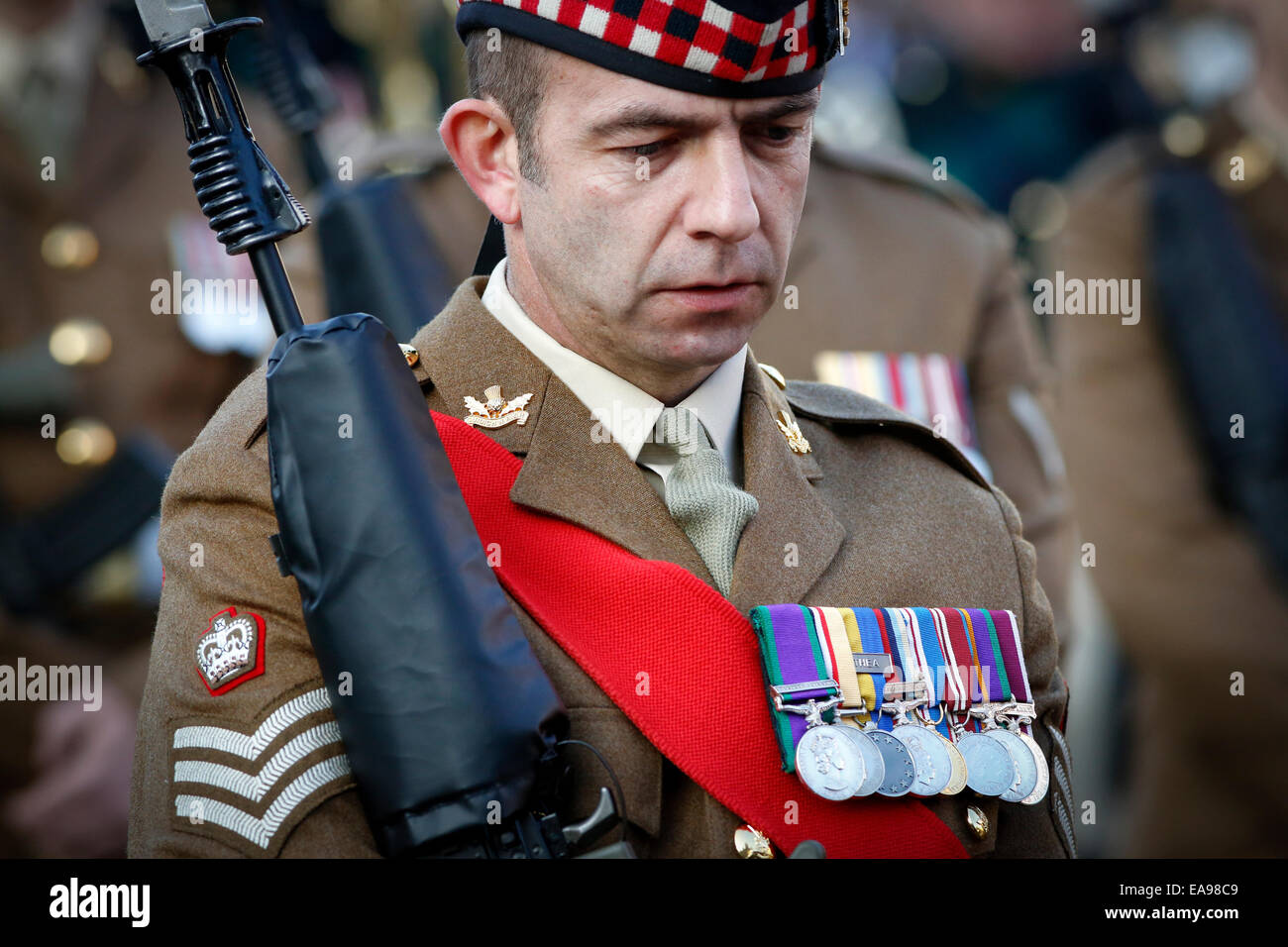 Glasgow, Royaume-Uni. 09Th Nov, 2014. Le Défilé du Jour du Souvenir a eu lieu au cénotaphe de George Square, Glasgow, à l'extérieur de la ville, chambres. Tous les régiments écossais et des services armés, étaient représentés à la parade et plusieurs dignitaires et membres du Parlement écossais a également assisté à déposer des couronnes, dont Nicola Sturgeon, Premier Ministre désigné, Johanne Lamont, ancien chef du Parti travailliste en Ecosse et Ruth Davidson, chef de la Scottish conservateurs. Credit : Findlay/Alamy Live News Banque D'Images