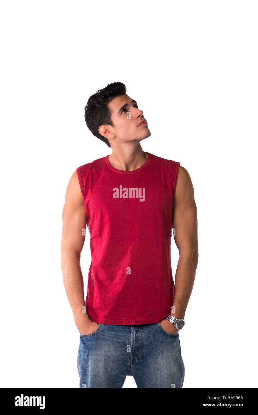Beau jeune homme en rouge T-shirt et jeans, jusqu'à la pensée, isolated on white Banque D'Images