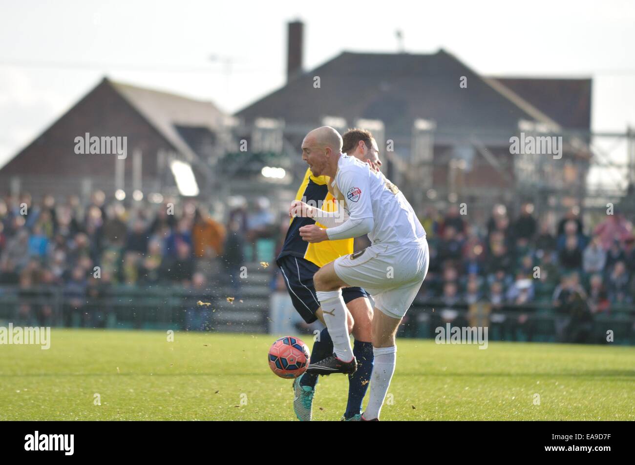 Gosport, Hampshire, Royaume-Uni. 09Th Nov, 2014. Lamine Gassama défenseur Sean Colchester sur l'extrémité de réception de Gosport Borough v Colchester United, FA Cup Première ronde, le 9 novembre 2014. Privett Park, Gosport, Hampshire, United Kingdom, Crédit : Flashspix/Alamy Live News Banque D'Images