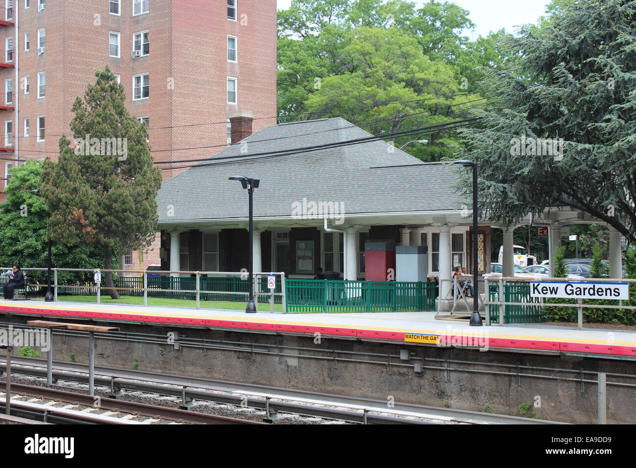 Kew Gardens Long Island Railroad Station, Queens, New York Banque D'Images