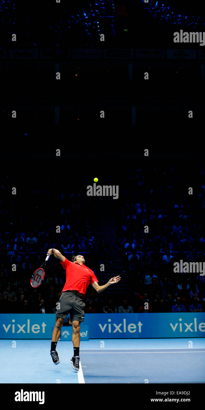 Londres, Royaume-Uni. 09Th Nov, 2014. ATP World Tour finals. Roger Federer (SUI) contre Milos Raonic (CAN). Roger Federer : Action Crédit sert Plus Sport/Alamy Live News Banque D'Images