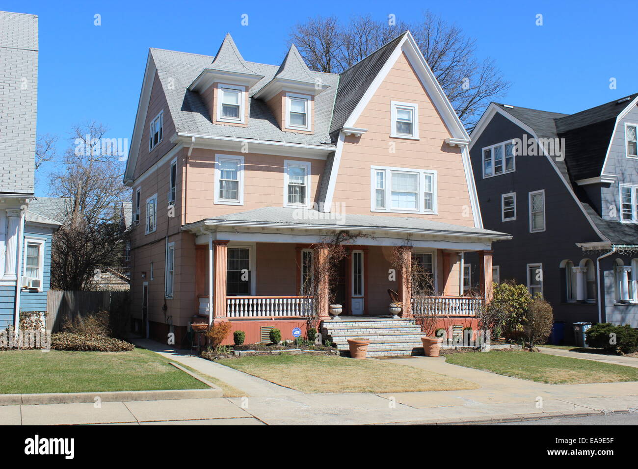 Dutch Colonial Revival House, Richmond Hill, Queens, New York Banque D'Images