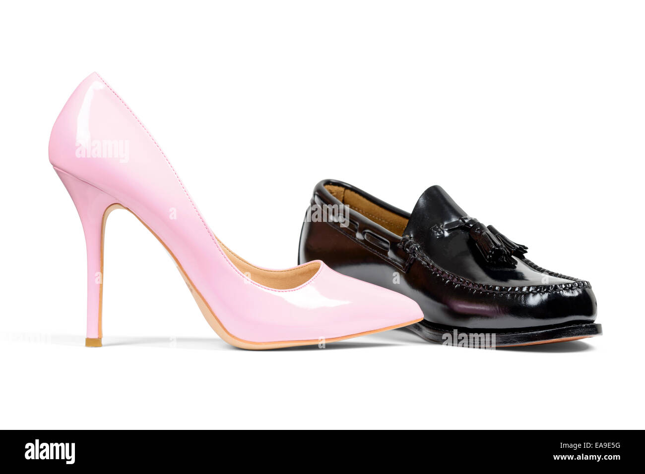 La chaussure de luxe homme et femme chaussure talon rose isolated over white with clipping path. Banque D'Images