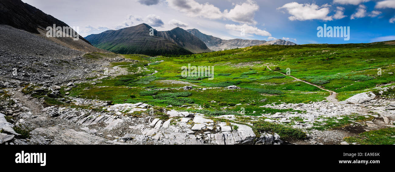 Randonnées en montagne l'été pittoresques paysages de Ptarmigan Cirque, parc provincial Peter Lougheed de Kananaskis Alberta Canada Banque D'Images
