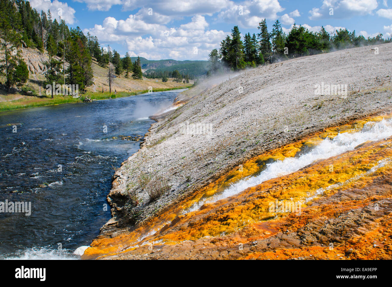 Les paysages pittoresques de l'activité géothermique de Parc National de Yellowstone USA - Midway Geyser Basin Banque D'Images