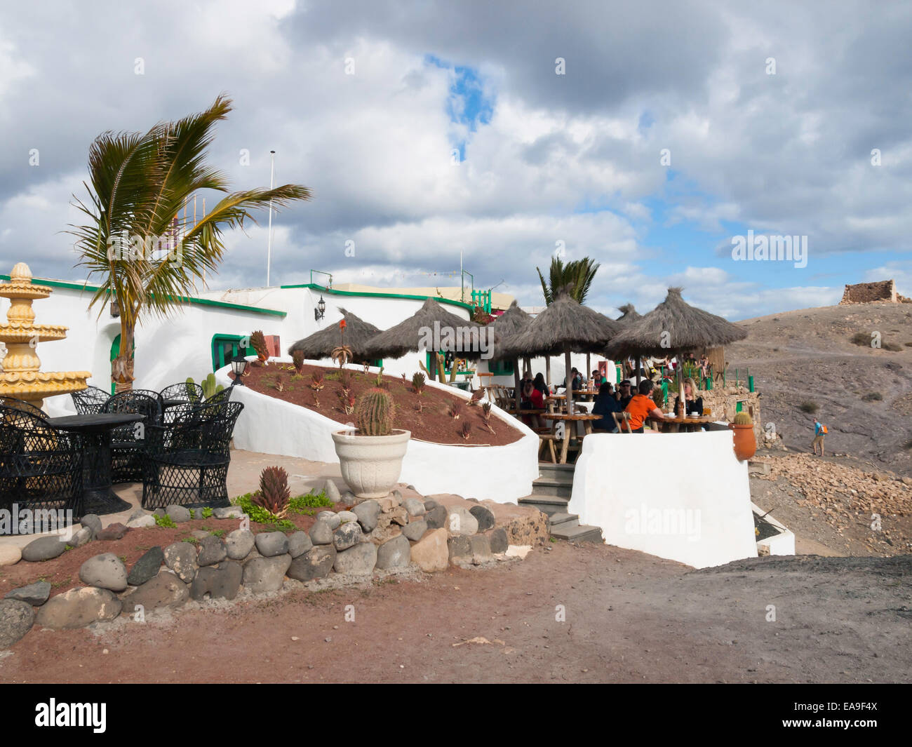 Café sur la falaise à Papagayo beach près de Playa Blanca, sur la côte sud de Lanzarote, Îles Canaries Banque D'Images
