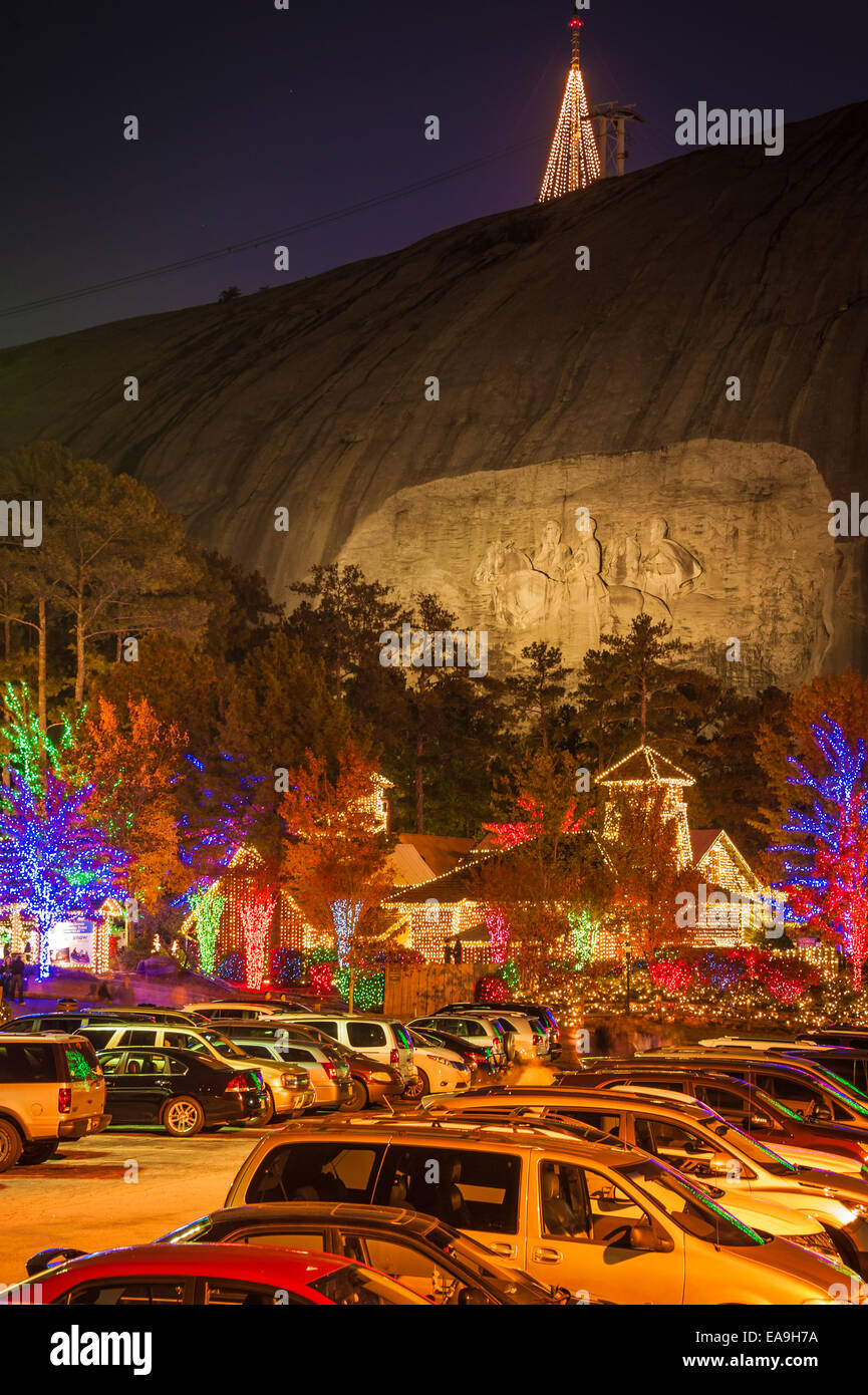 Stone Mountain Park's Noël célébration attire les familles d'ici et pour les lumières éblouissantes, et activités familiales. Banque D'Images