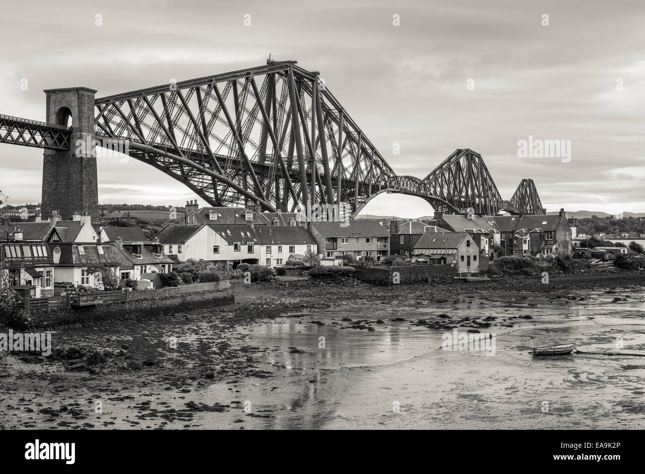 Forth Rail Bridge à partir de North Queensferry, Fife, en Écosse. Banque D'Images