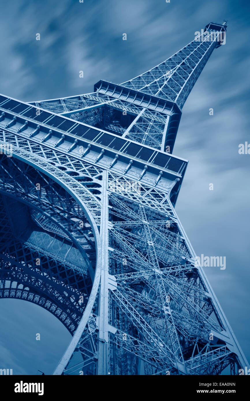 Image aux couleurs de la Tour Eiffel à Paris, France. Banque D'Images