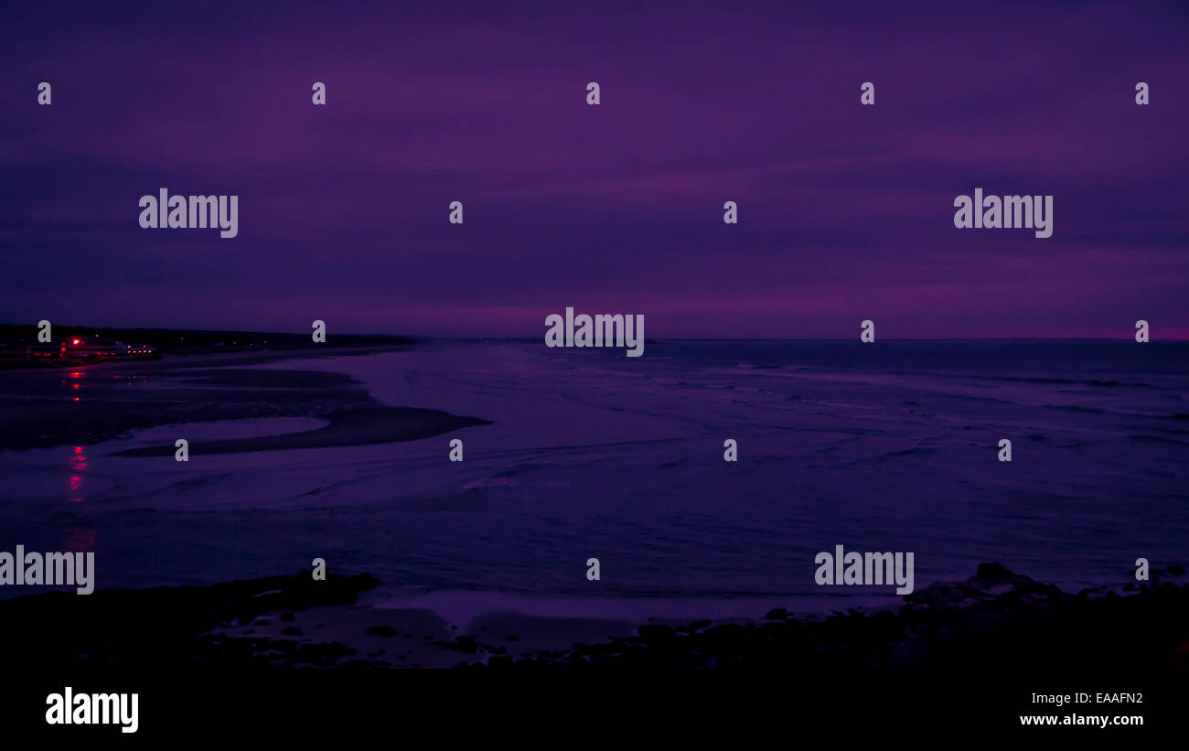 Bord de mer océan plage nuit [éclairage bleu du ciel] Banque D'Images