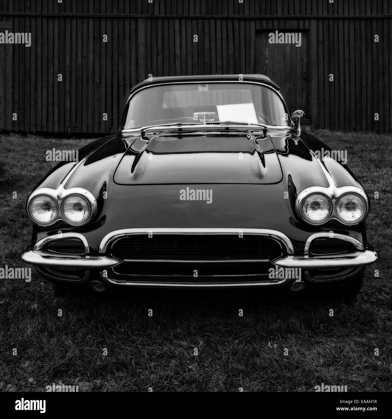 Voiture de course noir et blanc Banque de photographies et d’images à ...