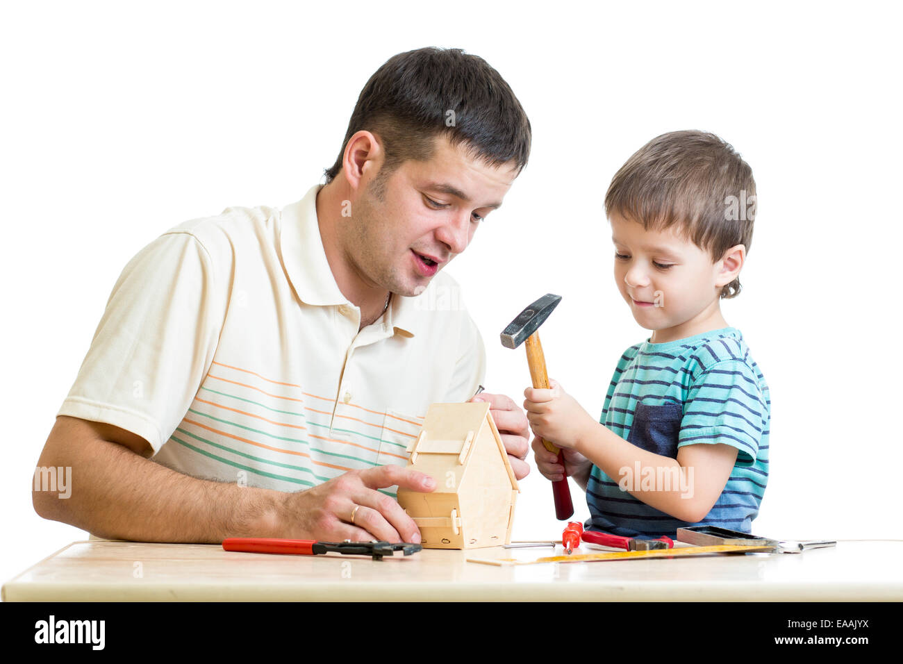 Père et fils nichoir bricolage pour enfants Banque D'Images