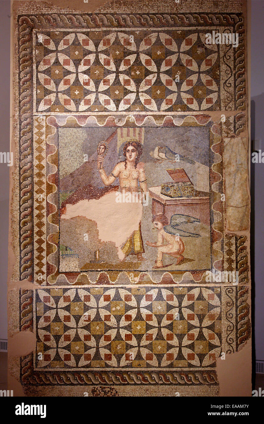 Mosaïques impressionnant (époque Romaine) dans le Musée Archéologique de Patras, en Achaïe