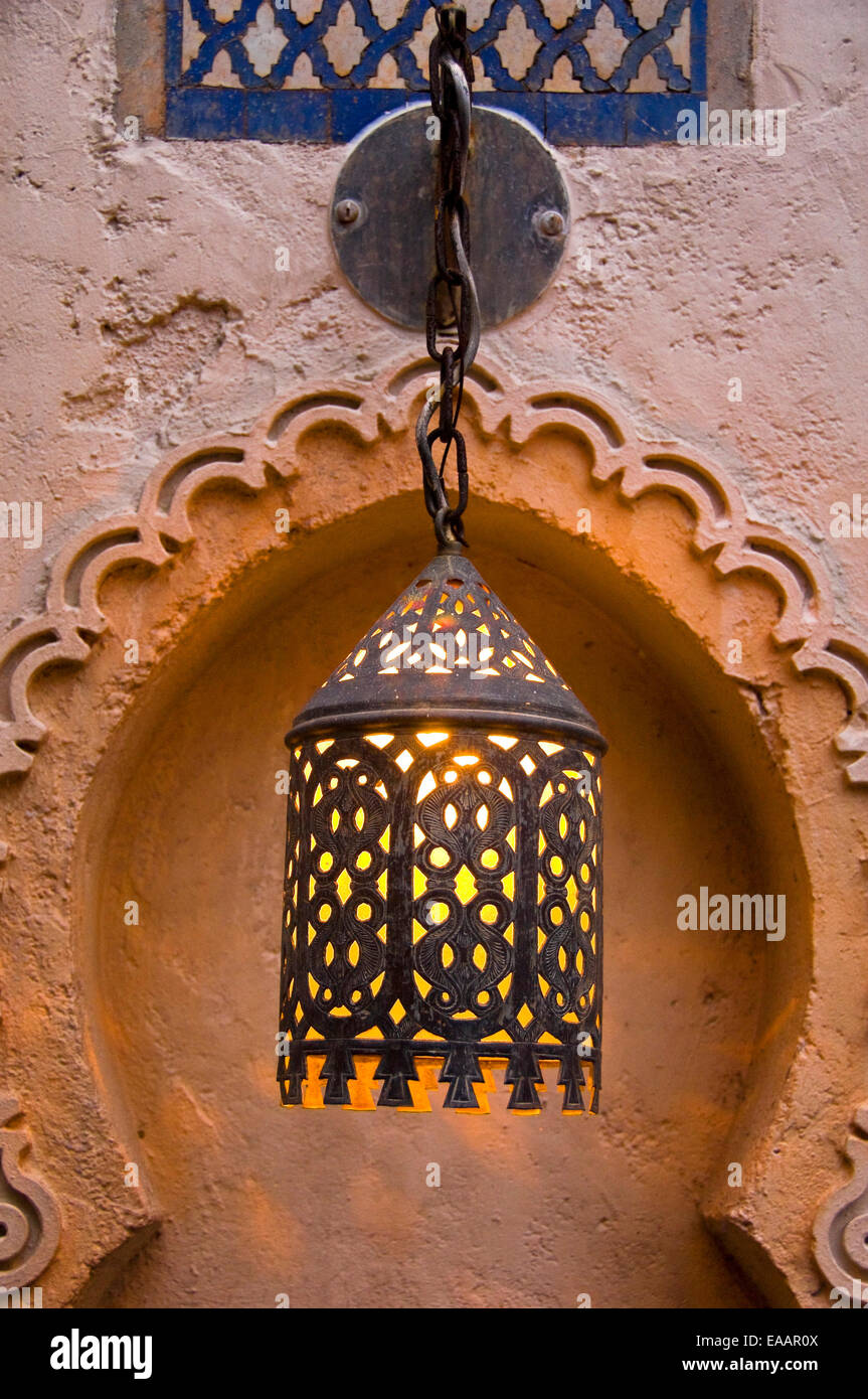 Close up vertical d'un abat-jour en Kasbah de Taourirt à Ouarzazate. Banque D'Images