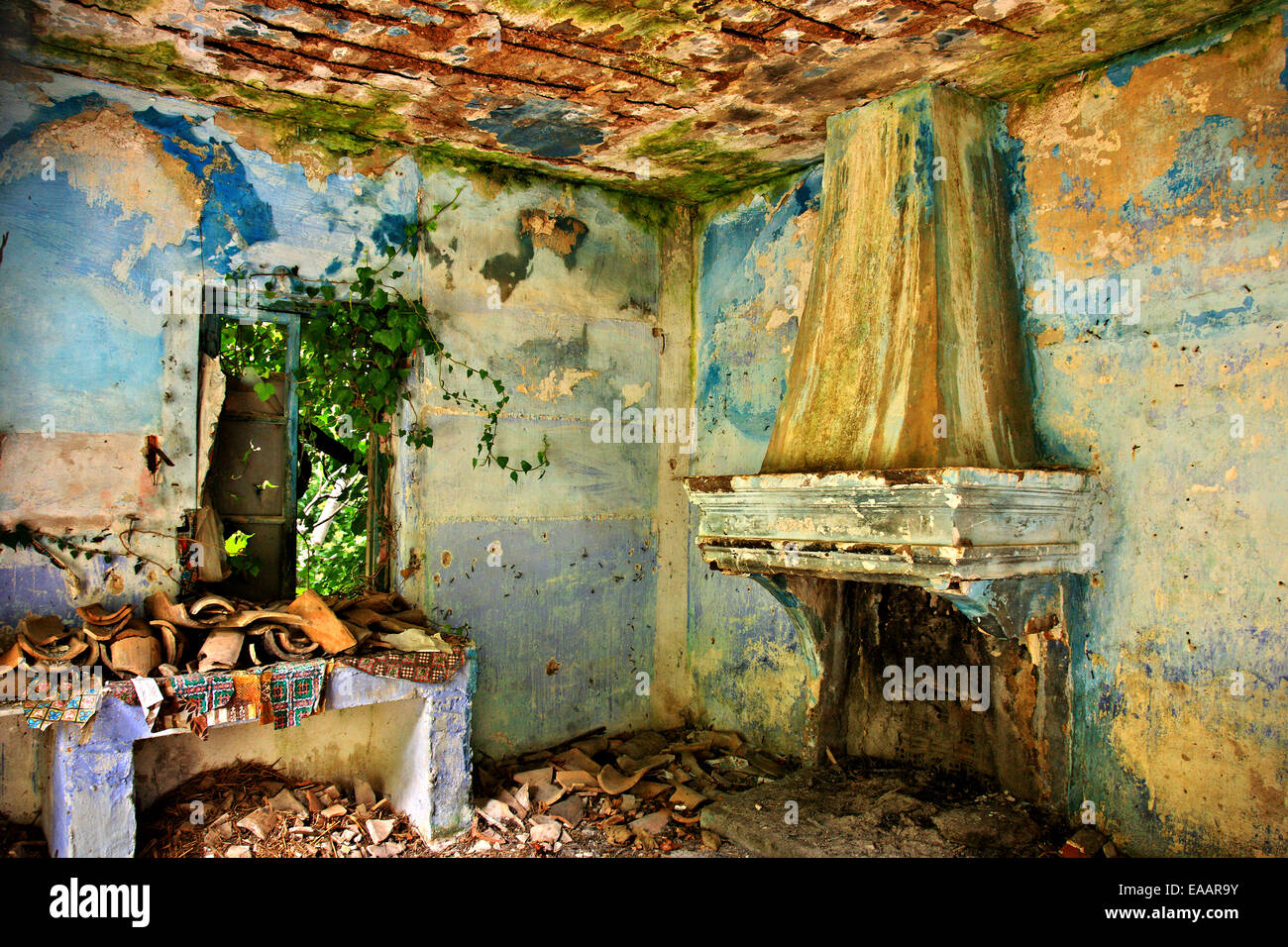 Maison en ruine, abandonnées dans le "village fantôme" de "vieux" Persaina, municipalité de l'ancienne Olympia, l'ILEIA, Péloponnèse, Grèce. Banque D'Images