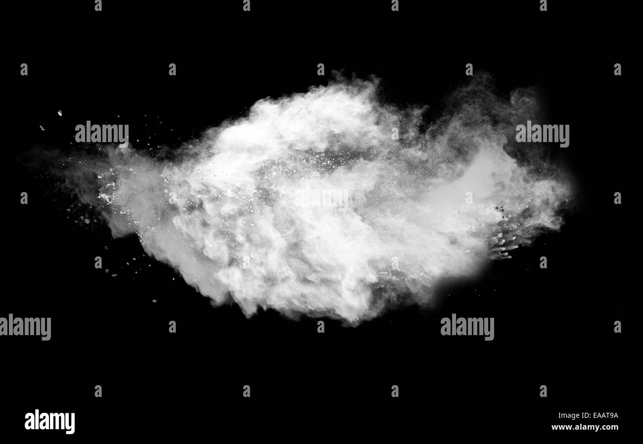 Motion de gel d'explosion de poussière blanc isolé sur fond noir Banque D'Images