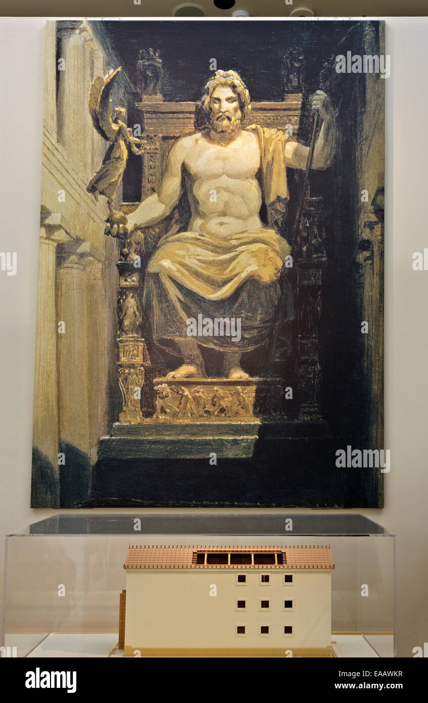 Reconstruction de la gigantesque statue de Zeus dans le musée archéologique d'Olympie, l'ILEIA, Péloponnèse, Grèce. Banque D'Images
