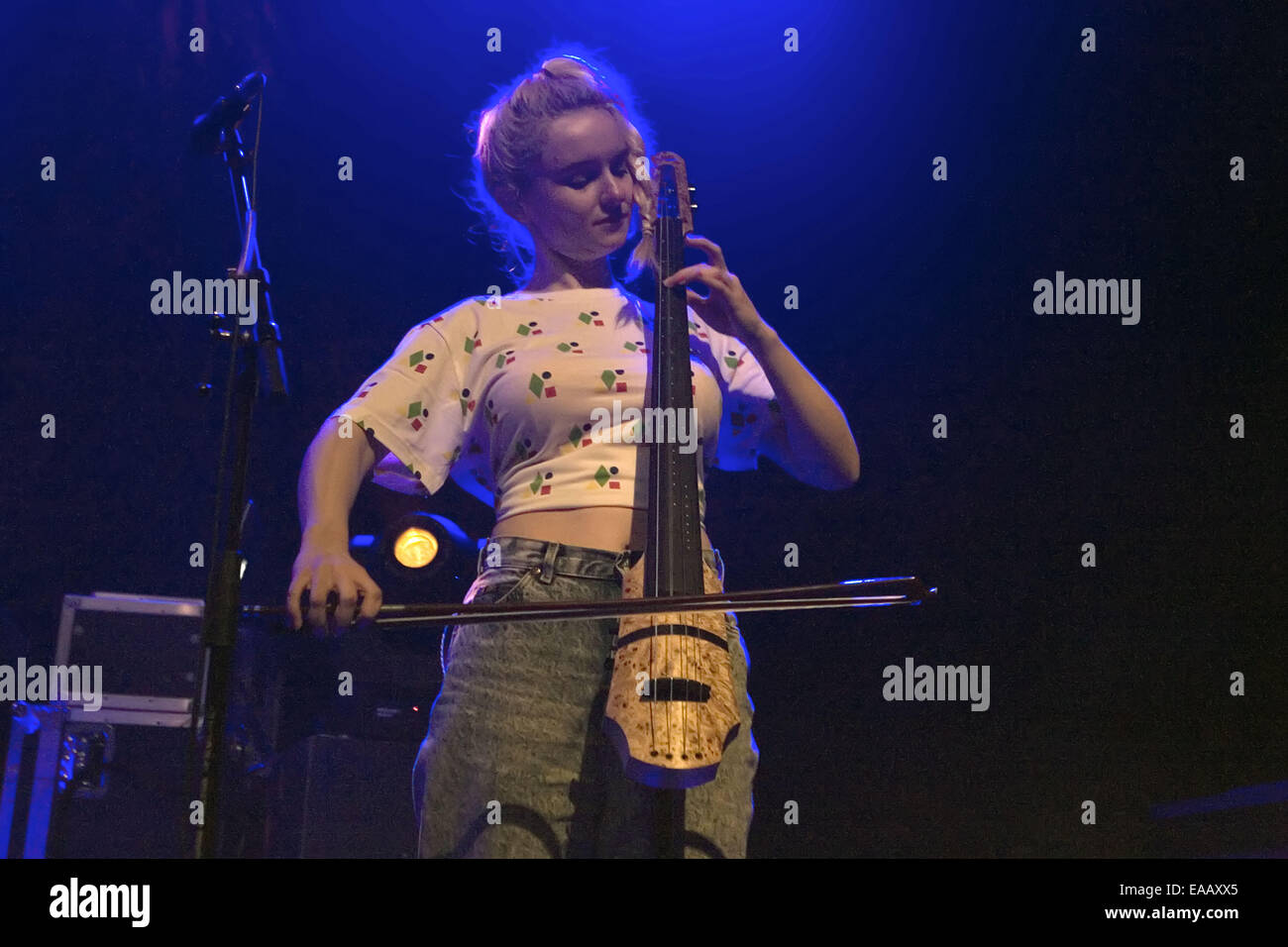Clean Bandit, avec la chanson 'plutôt' sous leur ceinture, d'effectuer en direct sur scène à l'O2 ABC Glasgow où dans : Glasgow, Écosse, Royaume-Uni Quand : 08 mai 2014 Banque D'Images