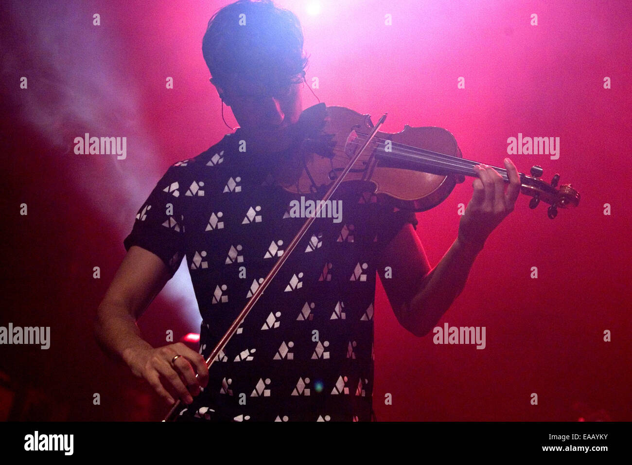Clean Bandit, avec la chanson 'plutôt' sous leur ceinture, d'effectuer en direct sur scène à l'O2 ABC Glasgow où dans : Glasgow, Écosse, Royaume-Uni Quand : 08 mai 2014 Banque D'Images