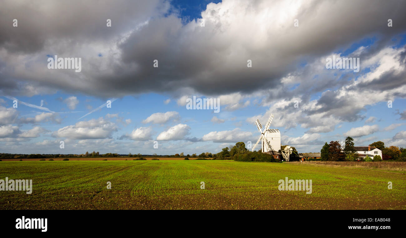 La photographie de paysage de Aythorpe Schmidthof moulin en automne, Essex, Angleterre. Banque D'Images