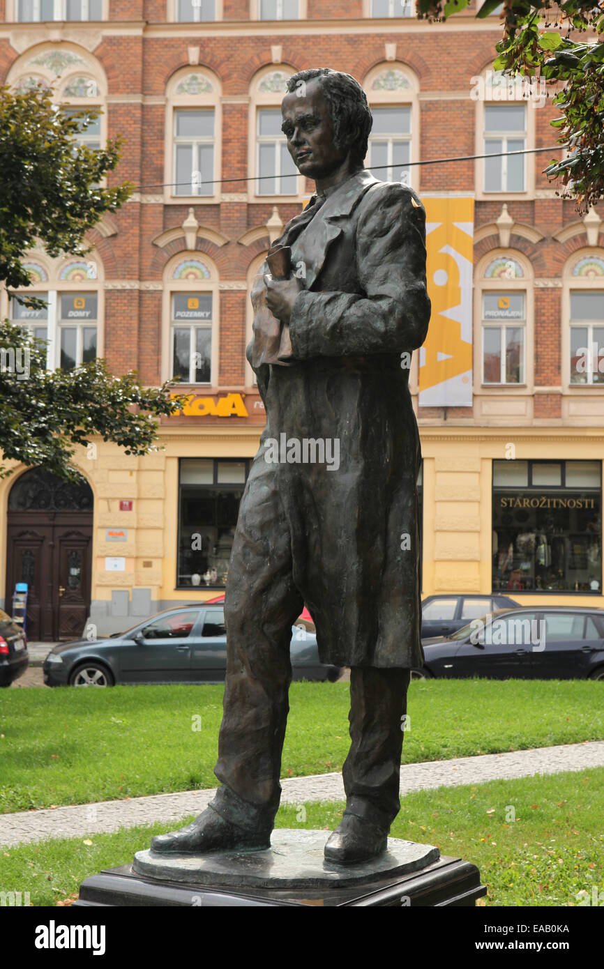 Monument au poète ukrainien Taras Shevchenko à Kinskych Square dans le quartier de Smichov à Prague, République tchèque. Banque D'Images