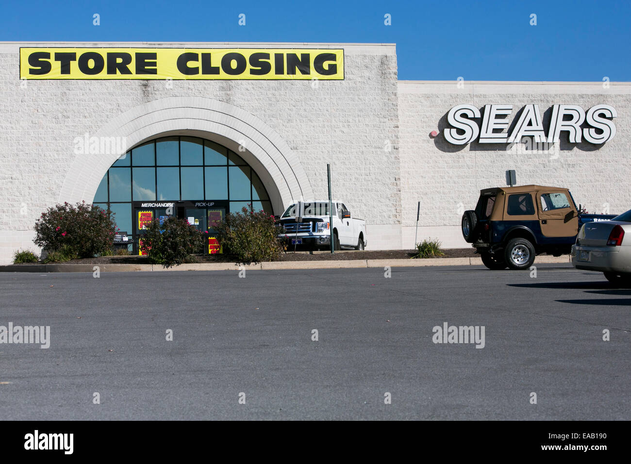 Un magasin de détail Sears avec un 'Store' Vente de clôture en bannière de Chambersburg, Pennsylvanie, le 9 novembre 2014. Sears Holdings, Inc., Banque D'Images