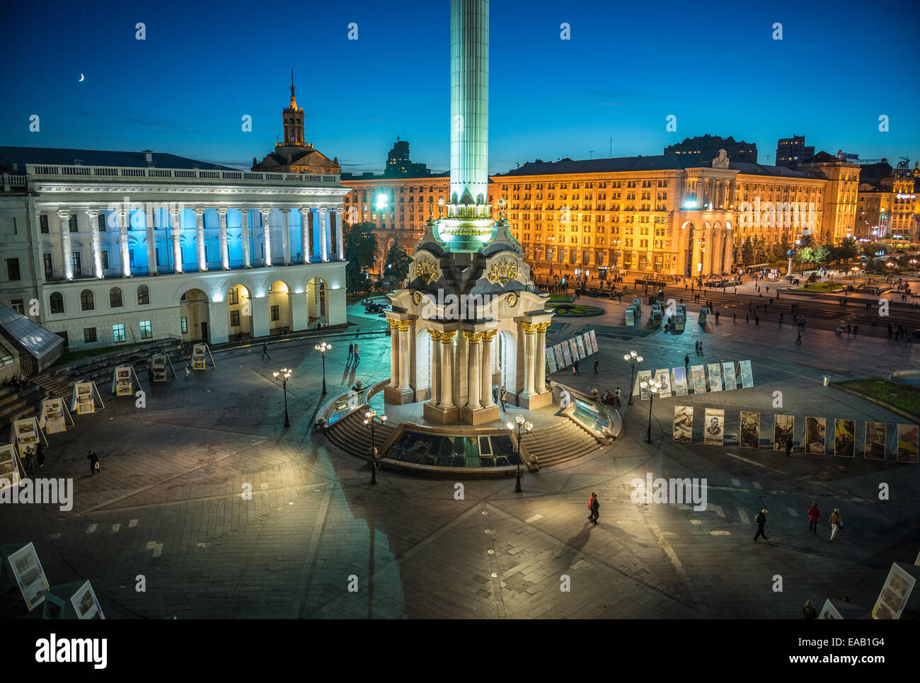 Monument de l'indépendance (Berehynia) et Conservatoire de Kiev sur Maidan Nezalezhnosti (Place de l'indépendance) à Kiev, Ukraine Banque D'Images