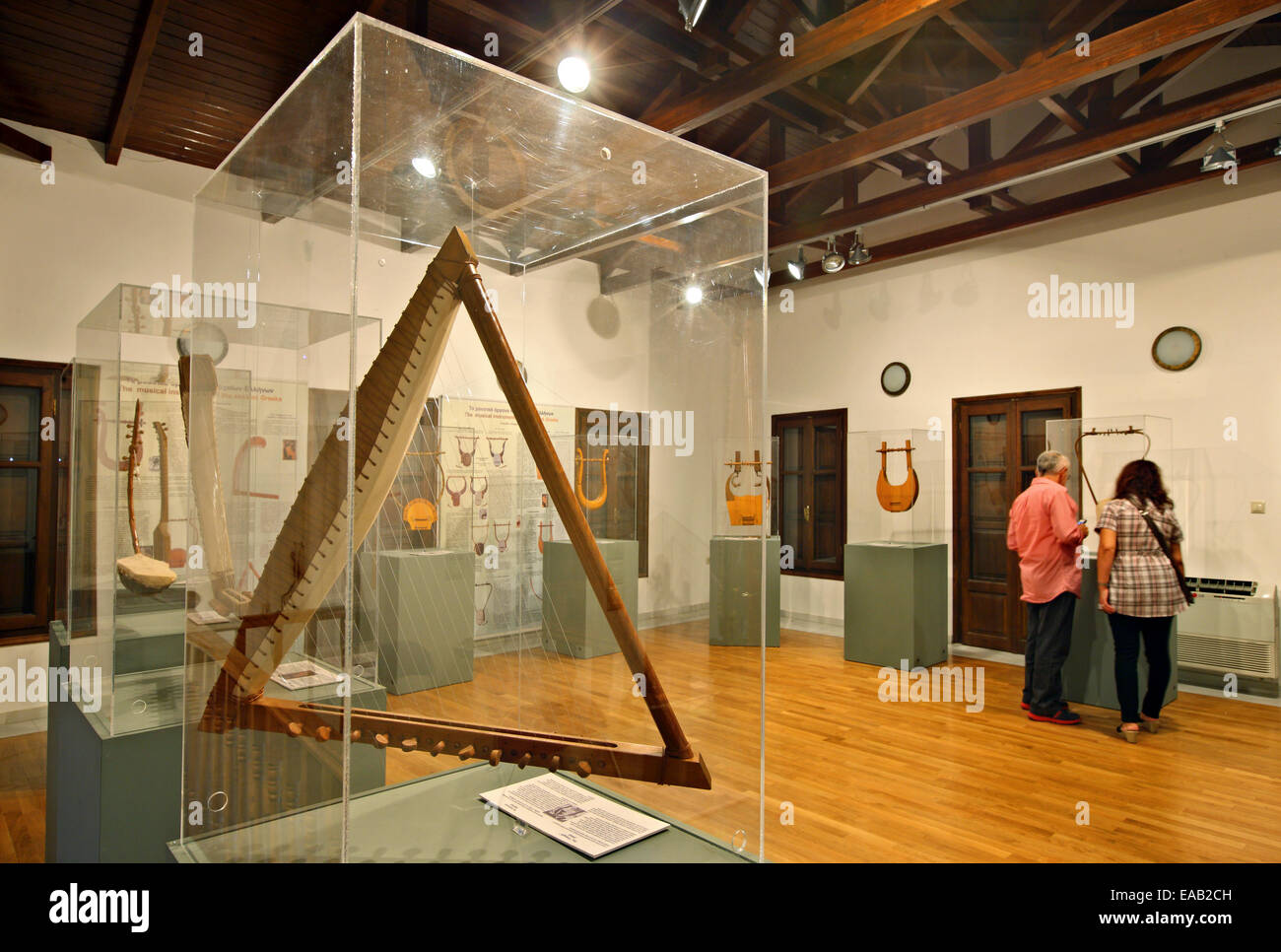 Dans le musée d'instruments de musique grecque antique & Jeux et jouets, à Katakolon, l'ILEIA ('Elis'), Péloponnèse, Grèce. Banque D'Images