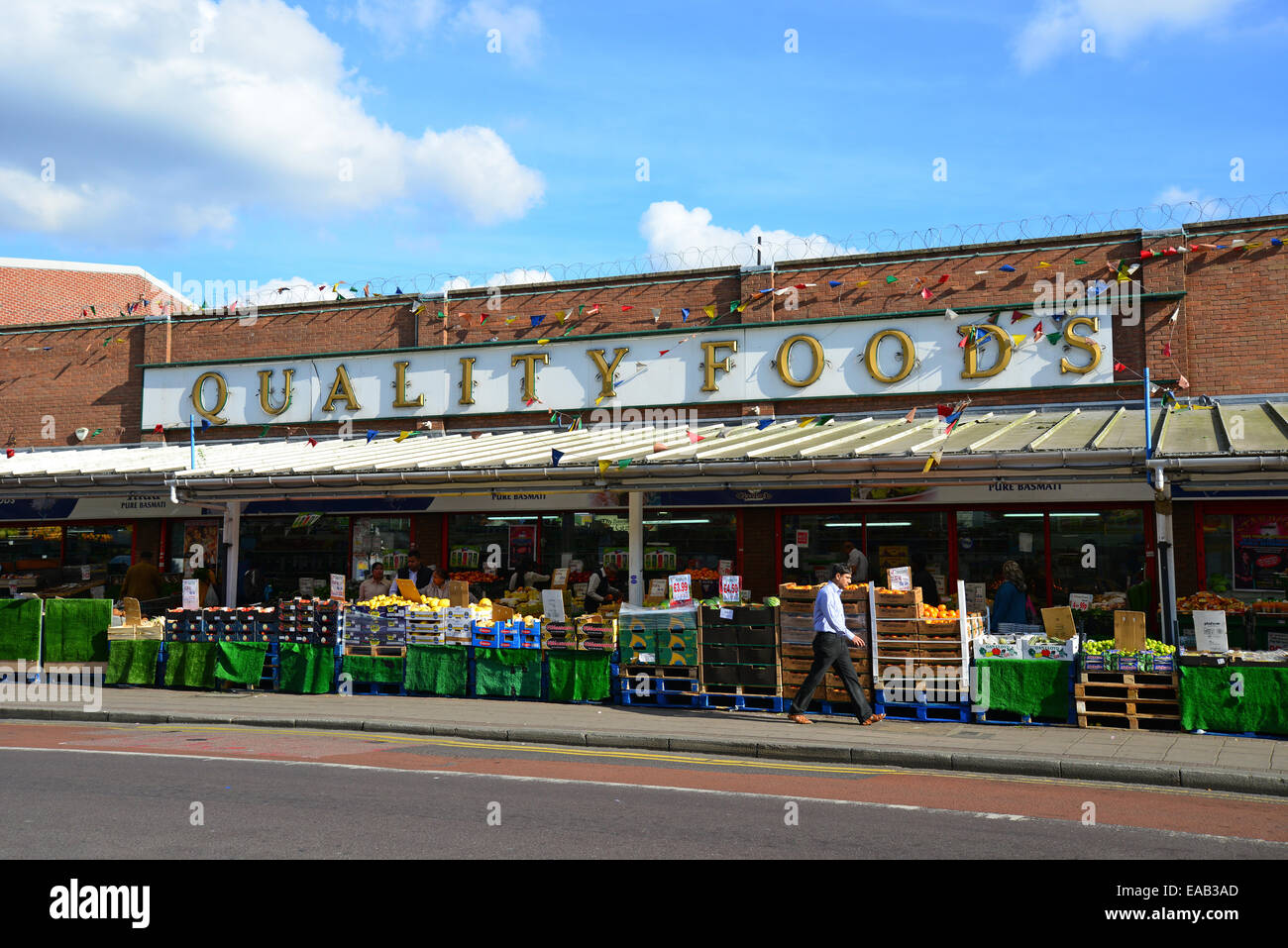 Des stands de nourriture de qualité, South Street, Southall, London Borough of Ealing, Greater London, Angleterre, Royaume-Uni Banque D'Images