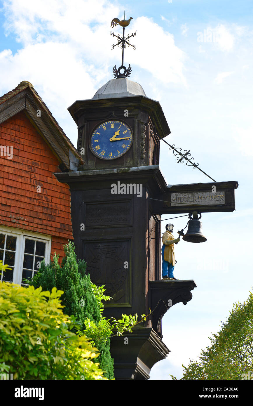 Abinger Hammer 'Jack le réveil de forgeron, Abinger Hammer, Surrey, Angleterre, Royaume-Uni Banque D'Images