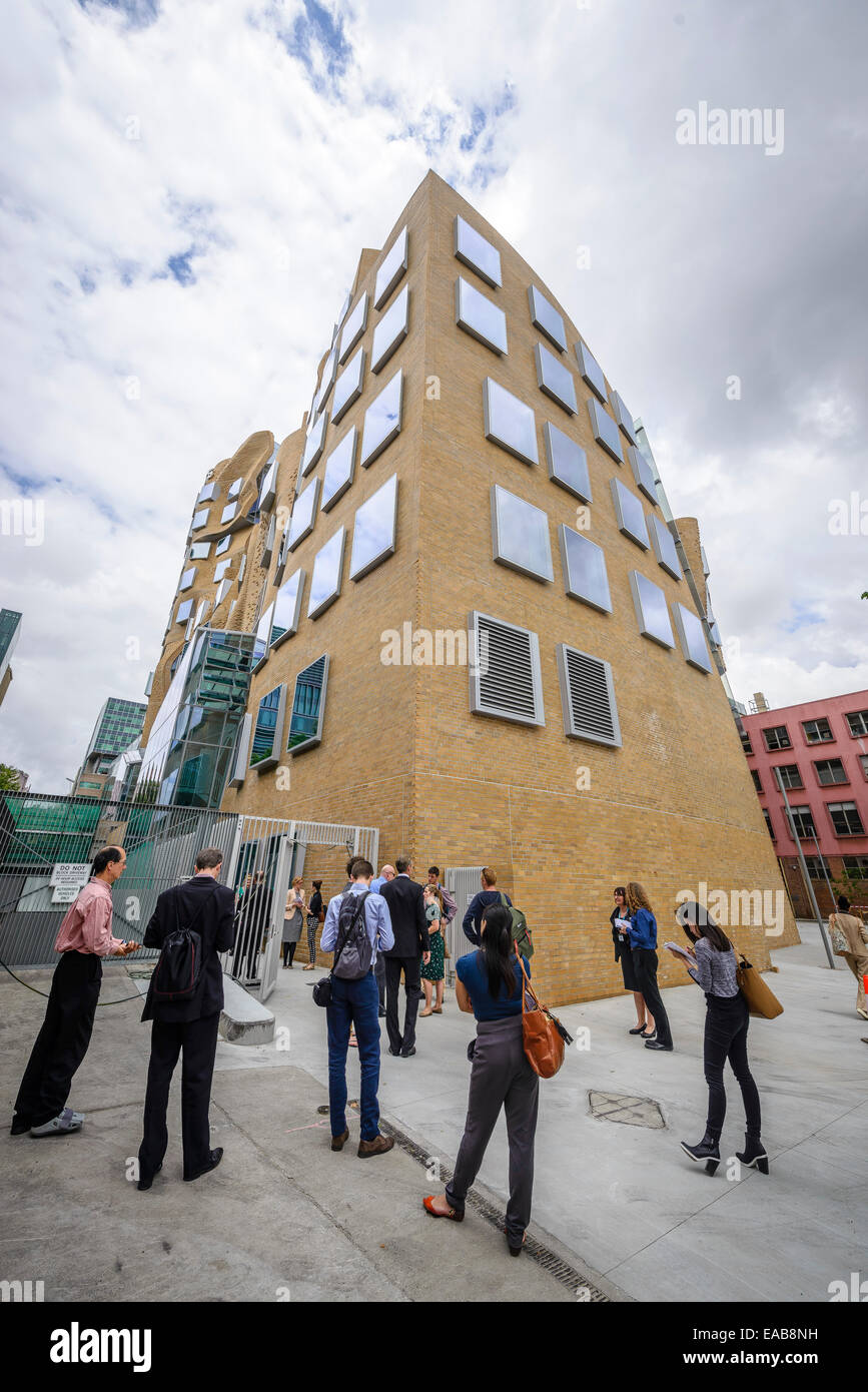 Sydney, Australie - Novembre 11, 2014 : vue extérieure de la nouvelle de Frank Gehry, le Dr Chau Chak Wing Bâtir pour l'UTS Business School de Sydney. Credit : MediaServicesAP/Alamy Live News Banque D'Images