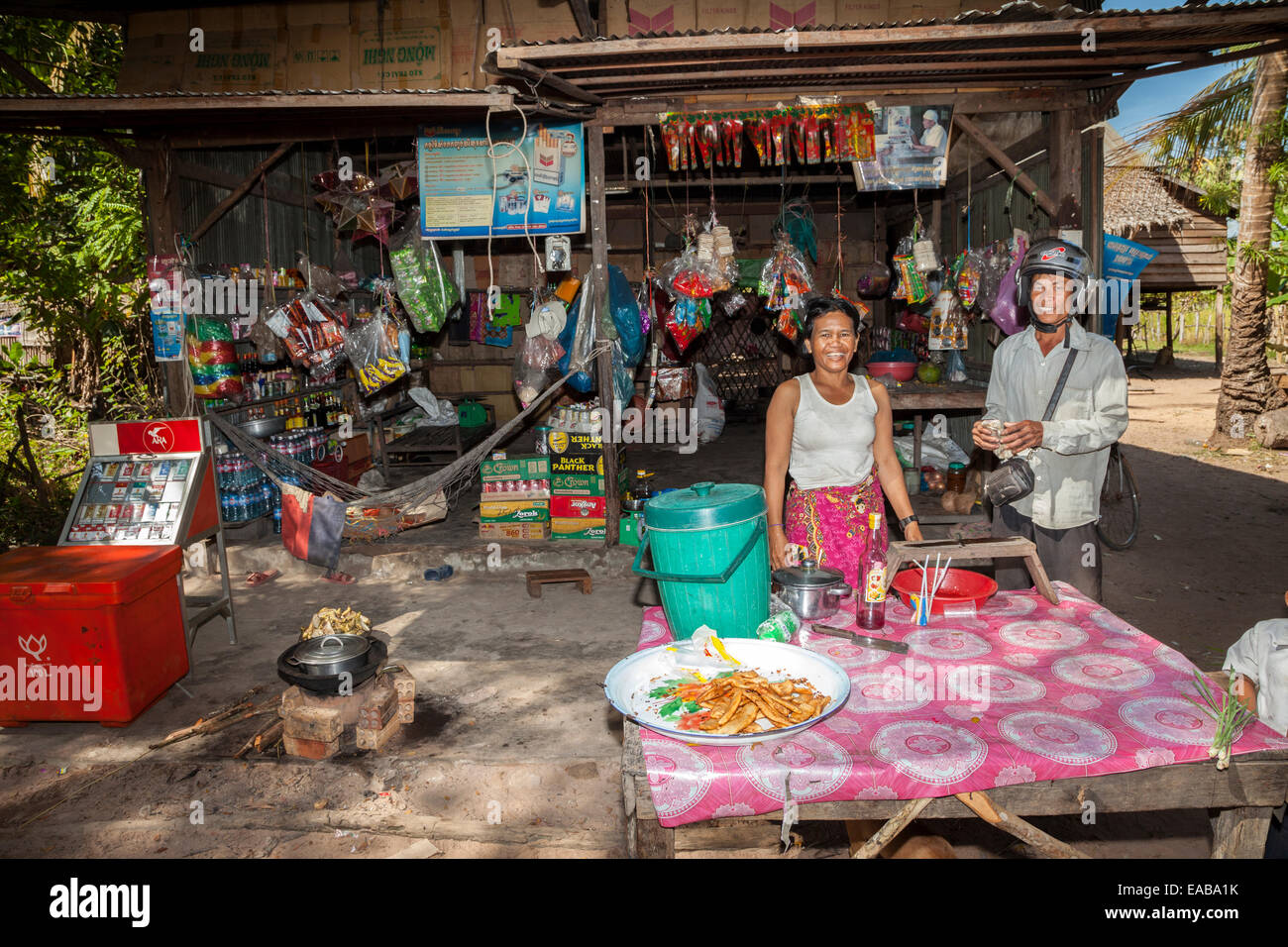 Le Cambodge. Les snack-Shop vendant de la nourriture et des rafraîchissements. Banque D'Images