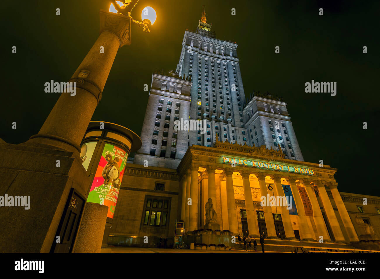 Varsovie, Pologne - 20 octobre 2014 : palais de la culture et de la science à la nuit. Varsovie, Pologne Banque D'Images