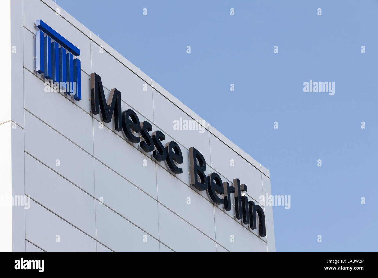 Allemagne Berlin partie de façade avec logo de salon Banque D'Images