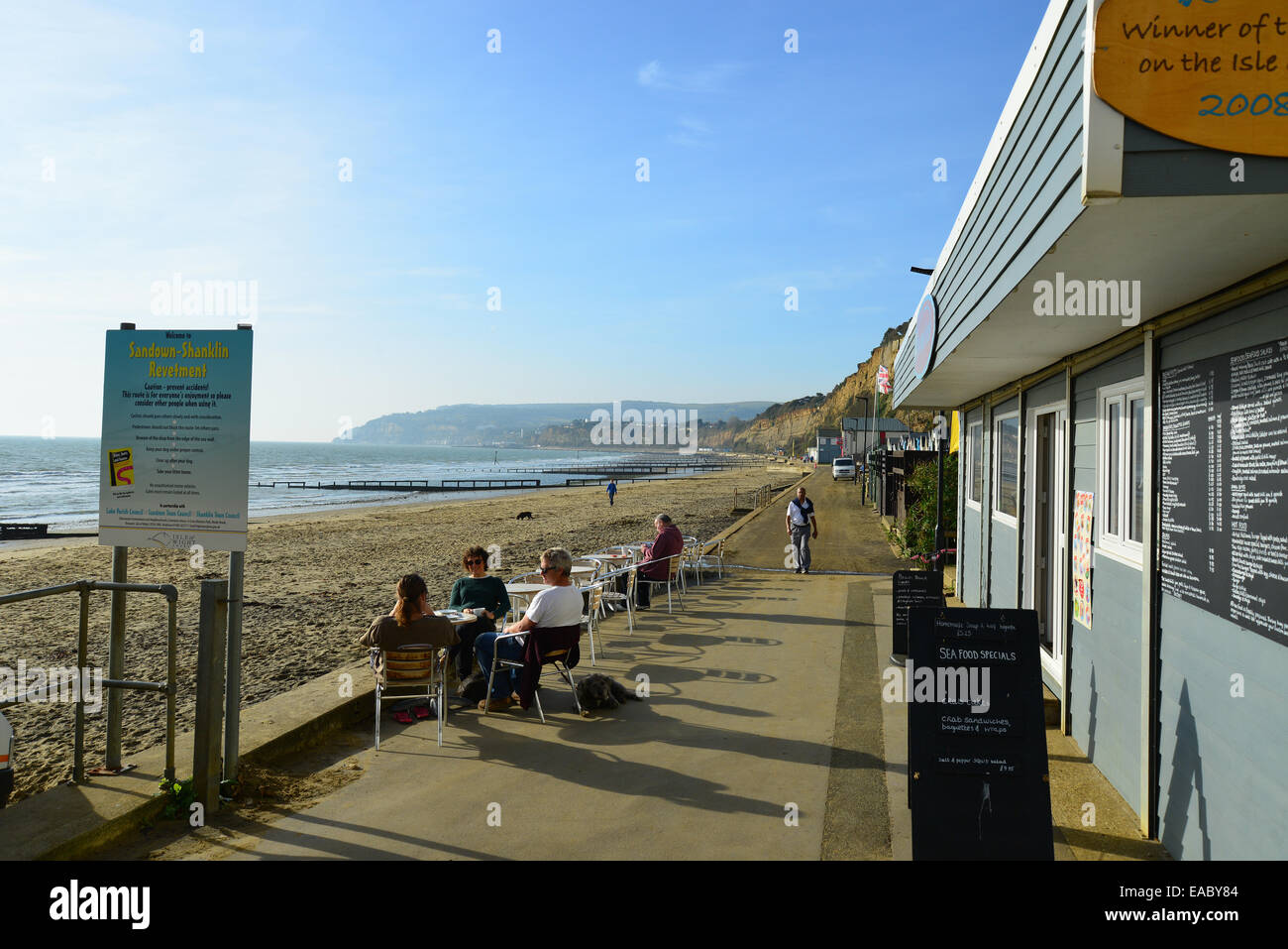 La Cabane de plage, dans l'ouest de l'Esplanade, Sandown, Isle of Wight, Angleterre, Royaume-Uni Banque D'Images