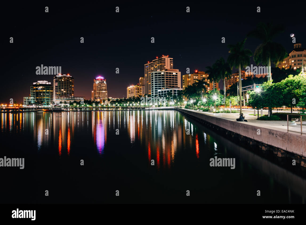 La Skyline at night à West Palm Beach, en Floride. Banque D'Images