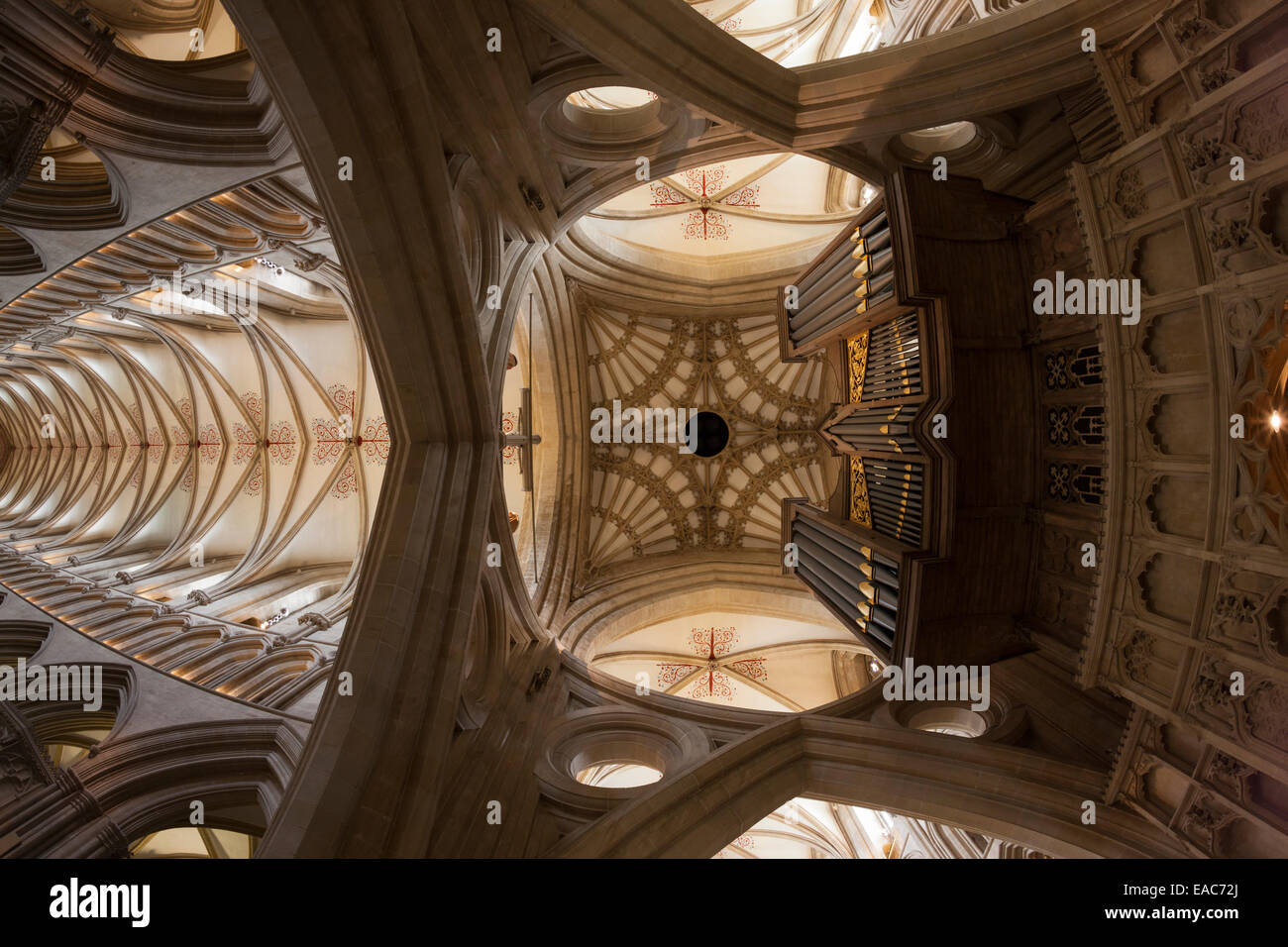 L'intérieur de la cathédrale de Wells, sous le célèbre passage de ciseaux et Banque D'Images