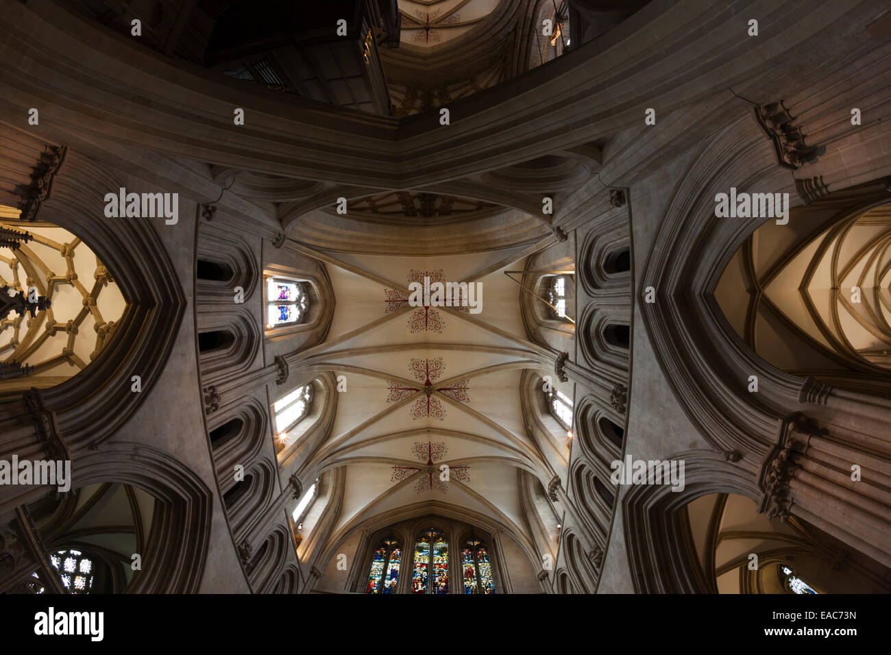 L'intérieur de la cathédrale de Wells, sous le célèbre passage de ciseaux et Banque D'Images