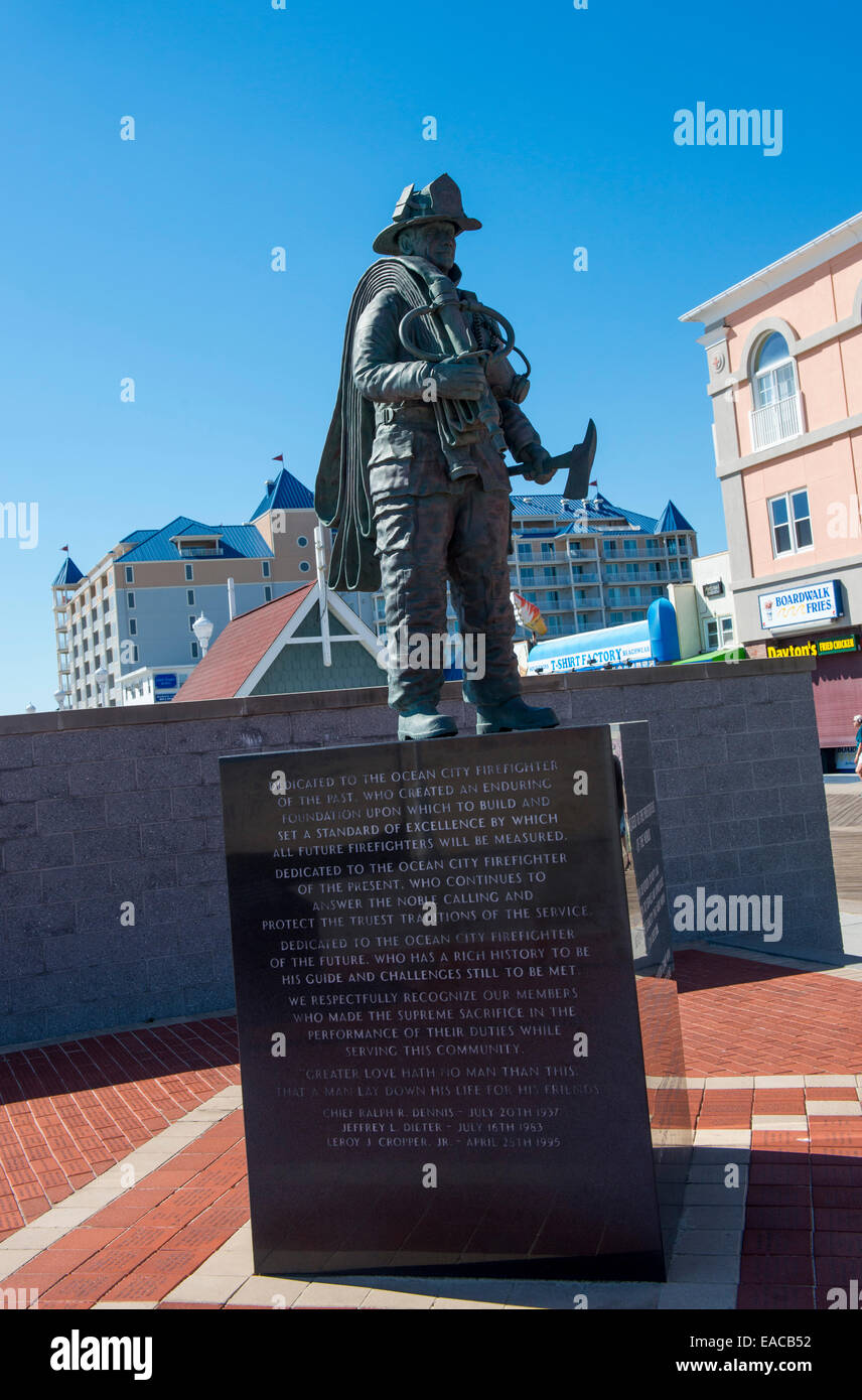 Sur la promenade Memorial pompier à Ocean City, Maryland USA Banque D'Images