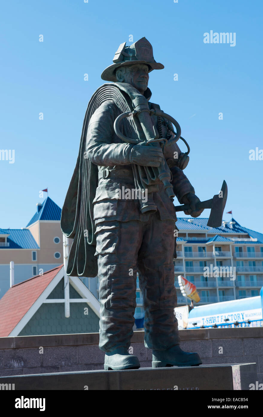 Sur la promenade Memorial pompier à Ocean City, Maryland USA Banque D'Images