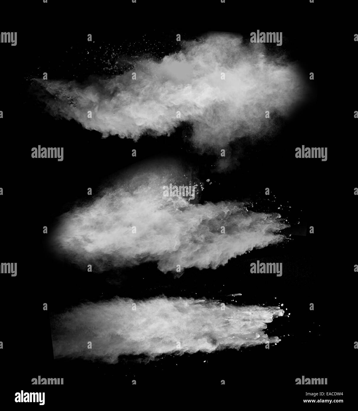 Motion de gel d'explosion de poussière blanc isolé sur fond noir Banque D'Images