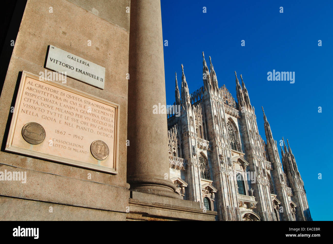 L'Italie. La Lombardie, Milan, Piazza Duomo, de la Cathédrale Duomo Banque D'Images