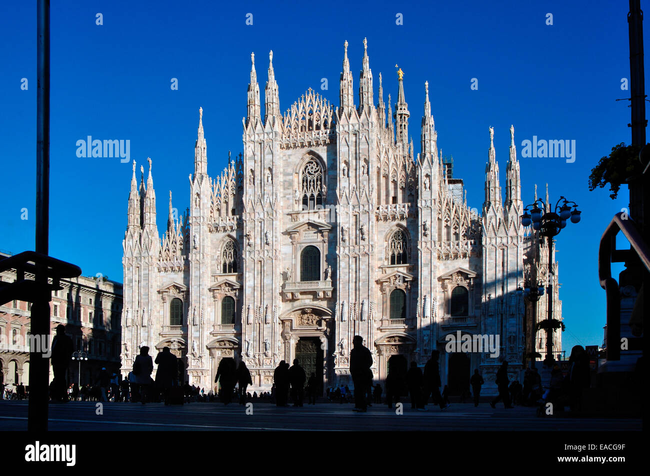 L'Italie. La Lombardie, Milan, Piazza Duomo, de la Cathédrale Duomo Banque D'Images