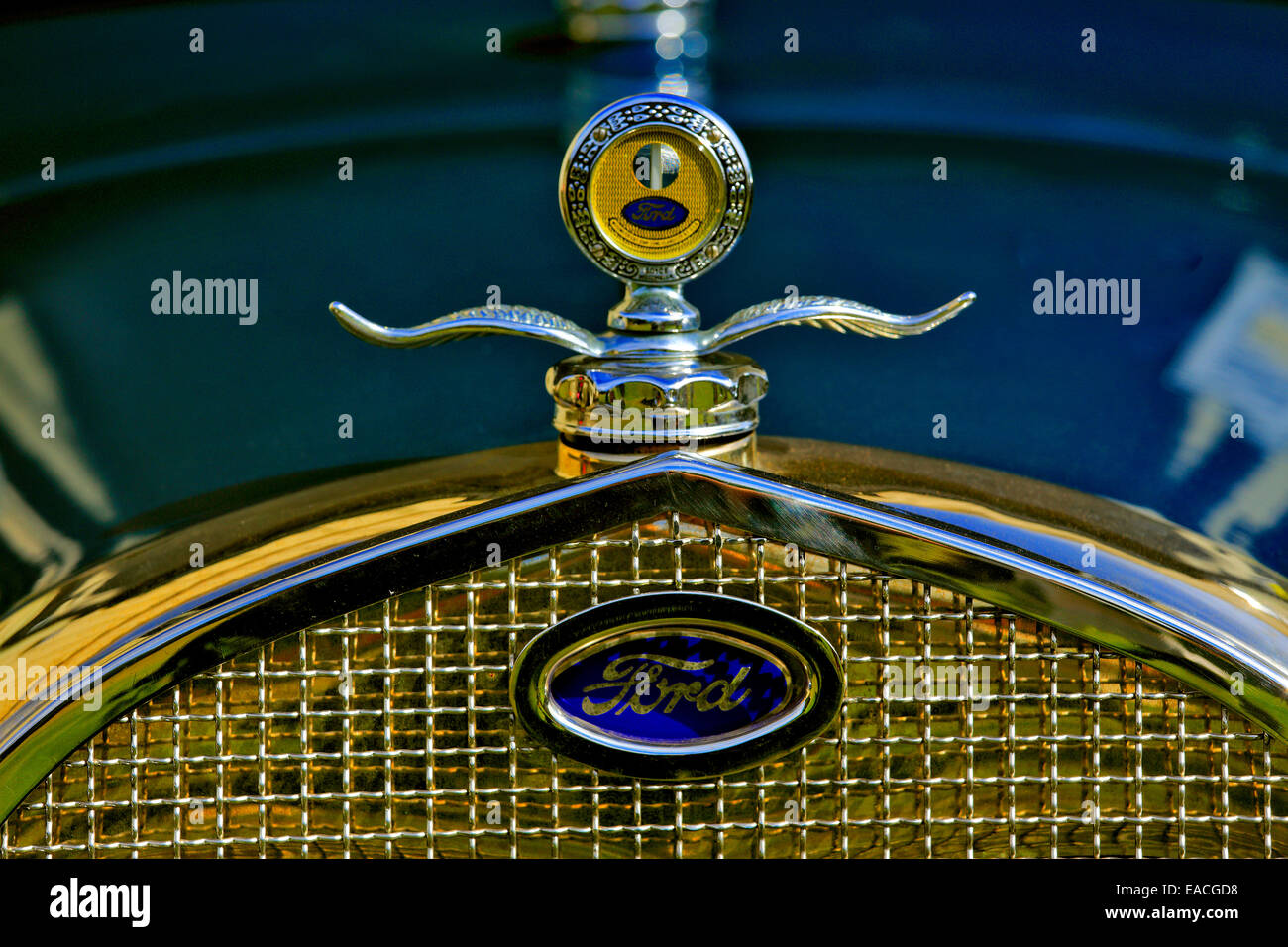 Bouchon De Radiateur Voiture Ancienne à Vendre Bouchon de radiateur de voiture Banque de photographies et d’images à